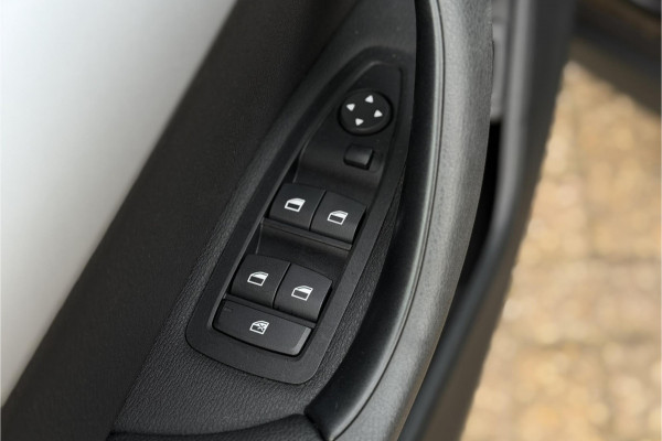 BMW X1 xDrive25e | PDC V+A | Leder | Sportstuur | NAVI | LED | 20x op voorraad