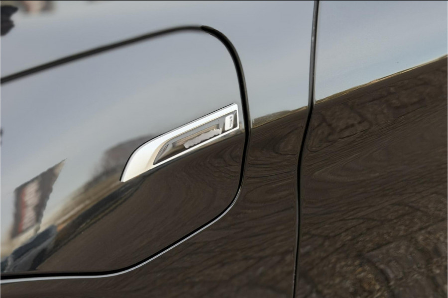 BMW X1 xDrive25e | PDC V+A | Leder | Sportstuur | NAVI | LED | 20x op voorraad