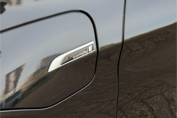 BMW X1 xDrive25e | PDC V+A | Leder | Sportstuur | NAVI | LED | 20x op voorraad