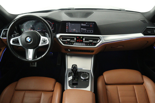 BMW 3-serie 330i High Executive Edition (STOELVERWARMING, SFEERVERLICHTING, ACHTERUITRIJCAMERA, NAVIGATIE, PARKEERSENSOREN)