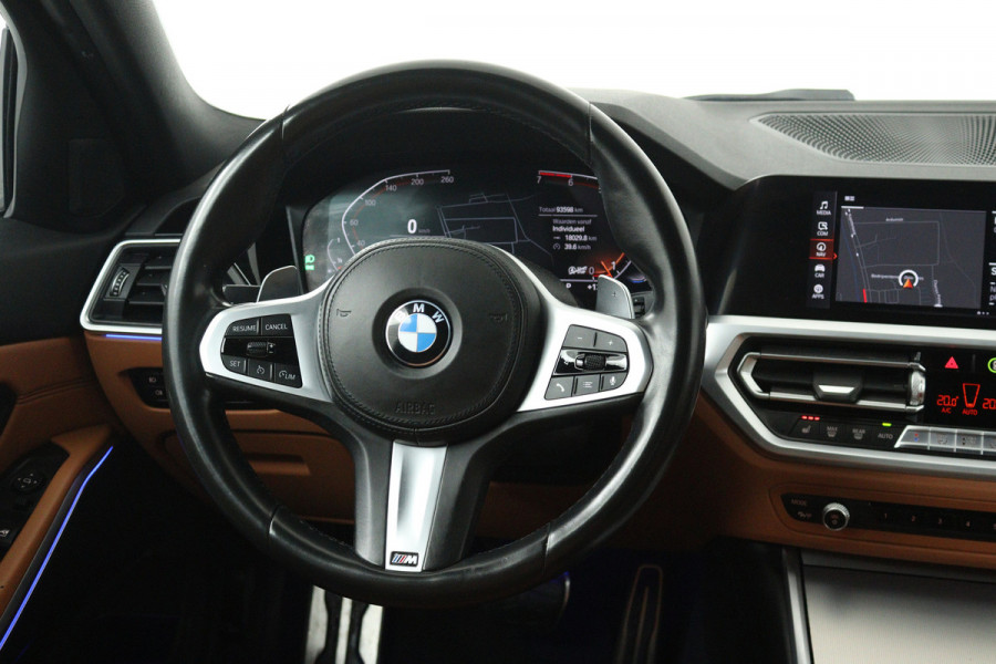 BMW 3-serie 330i High Executive Edition (STOELVERWARMING, SFEERVERLICHTING, ACHTERUITRIJCAMERA, NAVIGATIE, PARKEERSENSOREN)