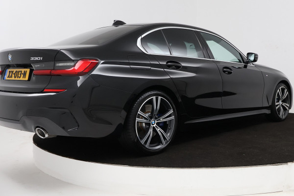 BMW 3-serie 330i High Executive Edition (STOELVERWARMING, SFEERVERLICHTING, ACHTERUITRIJCAMERA, NAVIGATIE, PARKEERSENSOREN)