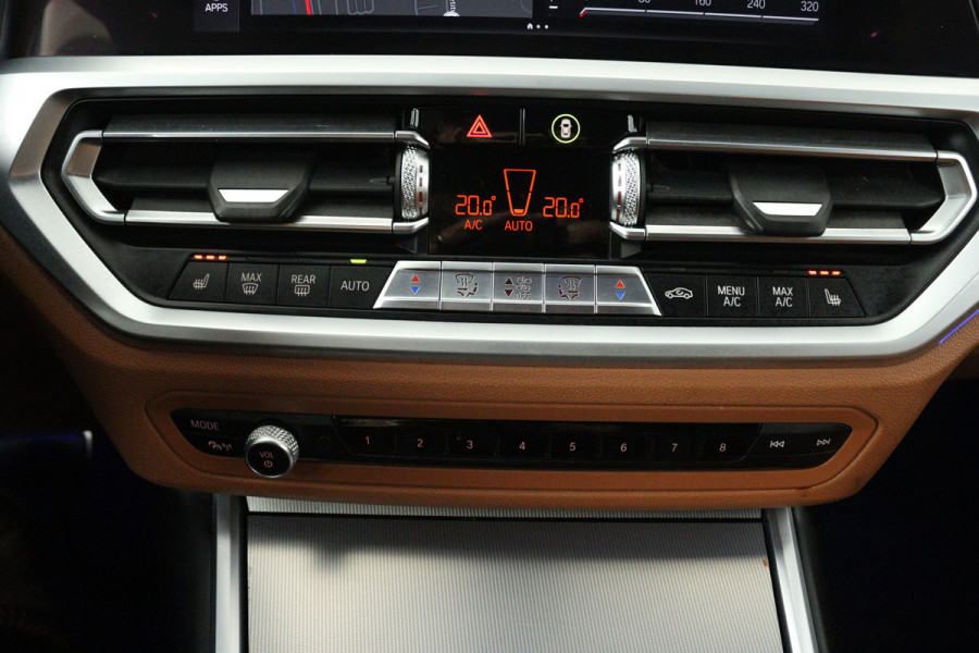 BMW 3-serie 330i High Executive Edition (STOELVERWARMING, SFEERVERLICHTING, ACHTERUITRIJCAMERA, NAVIGATIE, PARKEERSENSOREN)