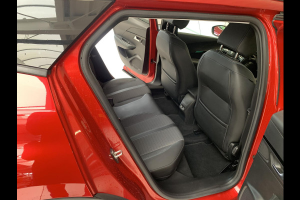 Peugeot e-2008 EV Allure Pack 50 kWh Navigatie, lichtmetalen velgen, automaat.