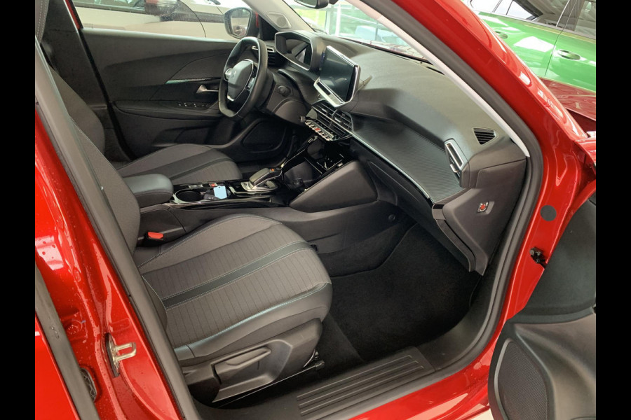 Peugeot e-2008 EV Allure Pack 50 kWh Navigatie, lichtmetalen velgen, automaat.