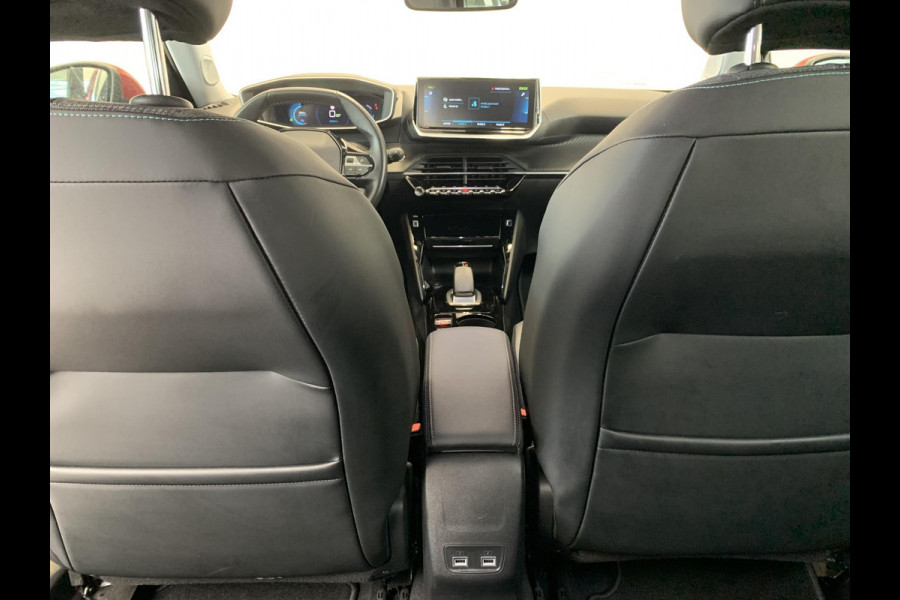 Peugeot e-2008 EV Allure Pack 50 kWh Navigatie, lichtmetalen velgen, automaat.
