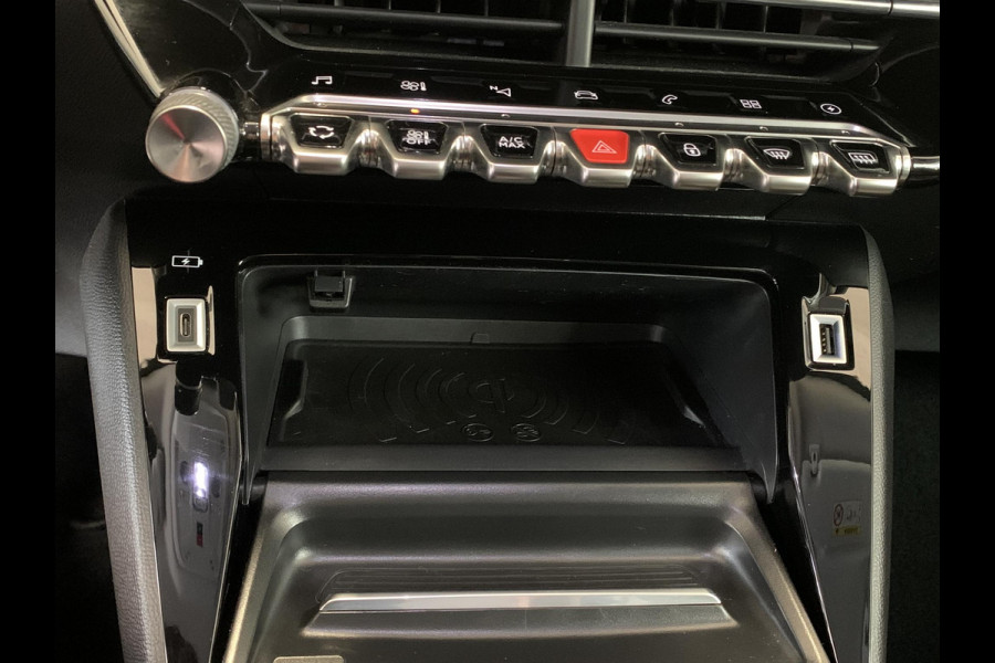 Peugeot e-2008 EV Allure Pack 50 kWh Navigatie, lichtmetalen velgen, automaat.