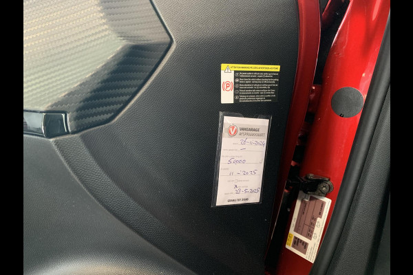 Peugeot e-2008 EV Allure Pack 50 kWh Navigatie, lichtmetalen velgen, automaat.