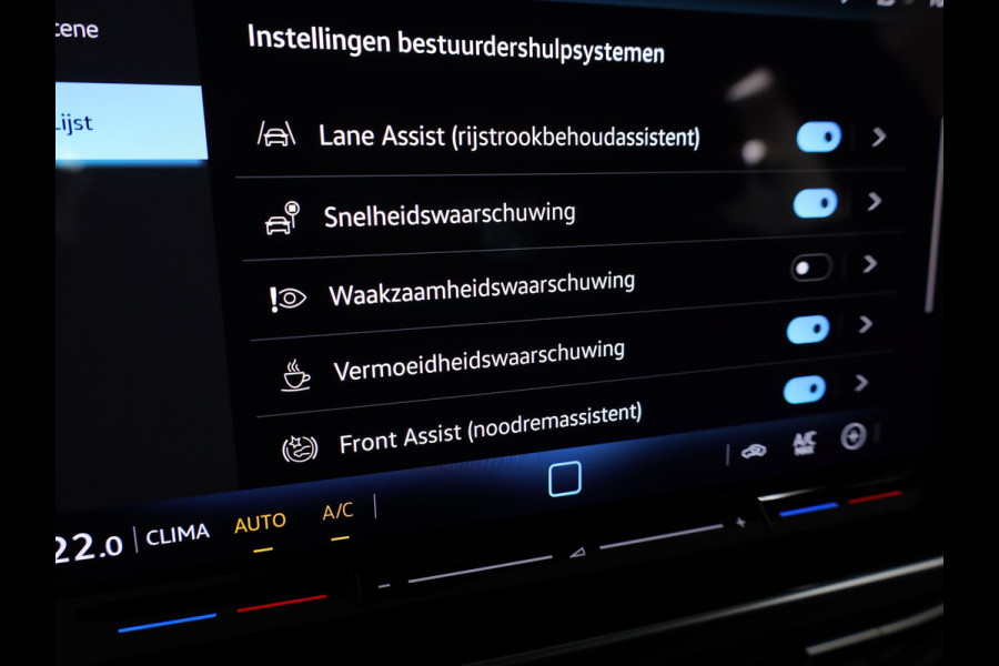 Volkswagen Golf Life Edition 1.5 TSI 116 pk | Verlengde garantie | Navigatie via App | Parkeersensoren | Adaptieve cruise control | LED koplampen |