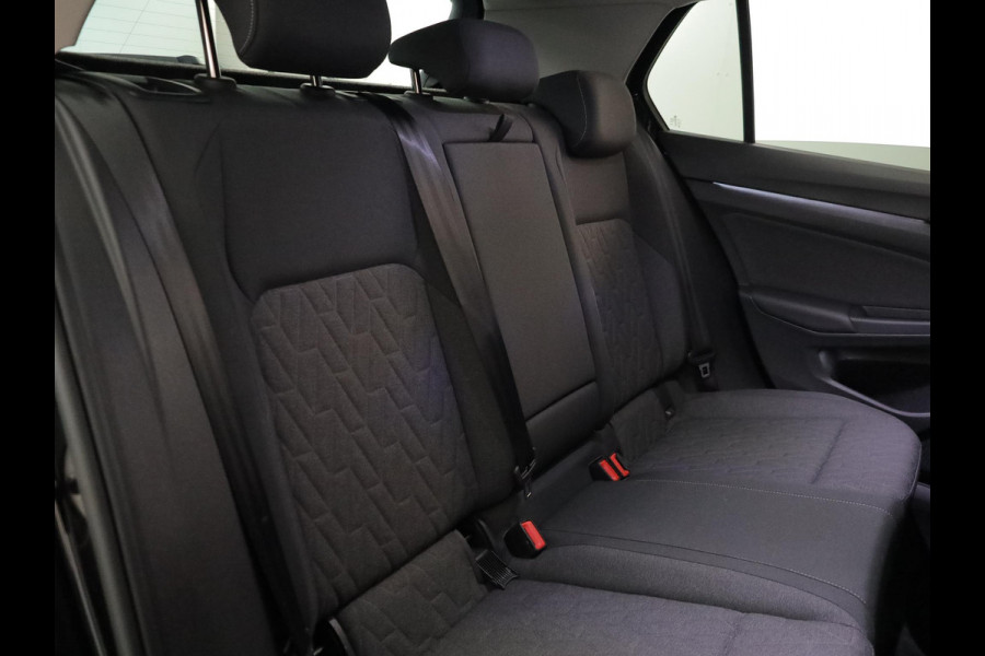 Volkswagen Golf Life Edition 1.5 TSI 116 pk | Verlengde garantie | Navigatie via App | Parkeersensoren | Adaptieve cruise control | LED koplampen |