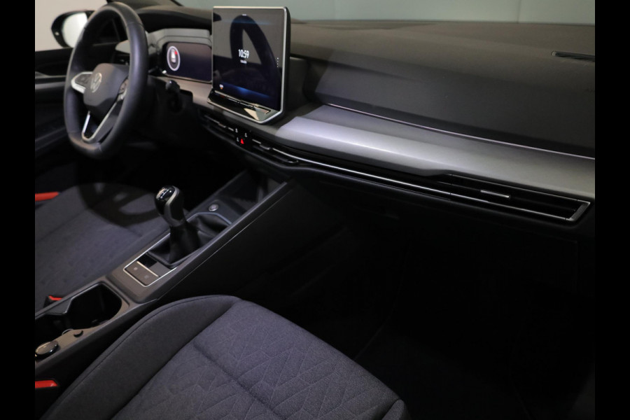 Volkswagen Golf Life Edition 1.5 TSI 116 pk | Verlengde garantie | Navigatie via App | Parkeersensoren | Adaptieve cruise control | LED koplampen |
