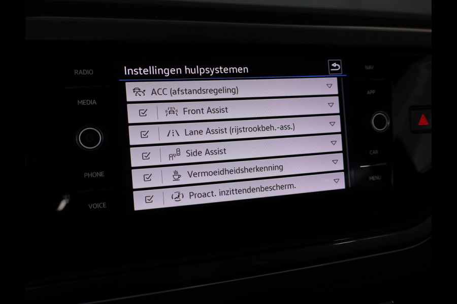 Volkswagen Taigo 1.5 TSI Style 150 pk Automaat (DSG) | Navigatie via App | Panoramadak | Parkeersensoren (Park assist) | Achteruitrijcamera | Adaptieve cruise control |