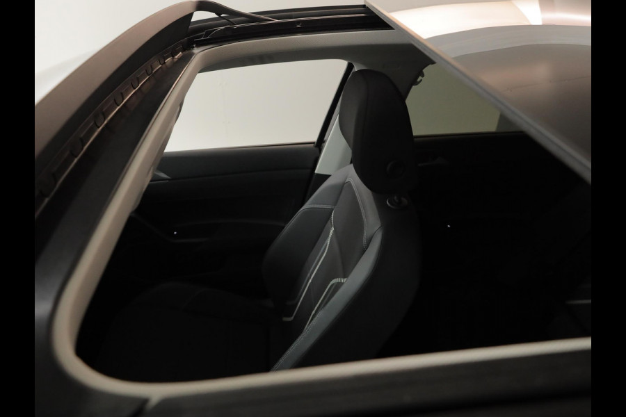 Volkswagen Taigo 1.5 TSI Style 150 pk Automaat (DSG) | Navigatie via App | Panoramadak | Parkeersensoren (Park assist) | Achteruitrijcamera | Adaptieve cruise control |