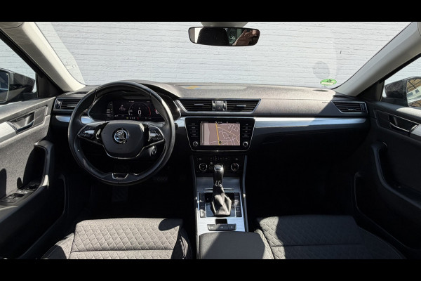 Škoda Superb Combi 1.5 TSI ACT Automaat Pdc V+A Navigatie Clima Carplay Digital dash Trekhaak Cruise