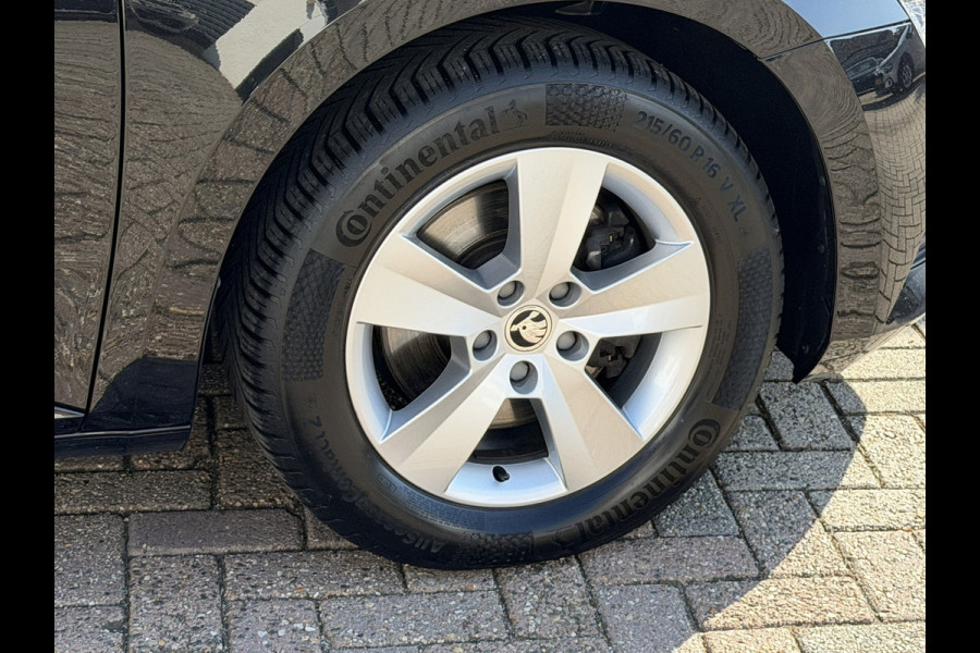 Škoda Superb Combi 1.5 TSI ACT Automaat Pdc V+A Navigatie Clima Carplay Digital dash Trekhaak Cruise