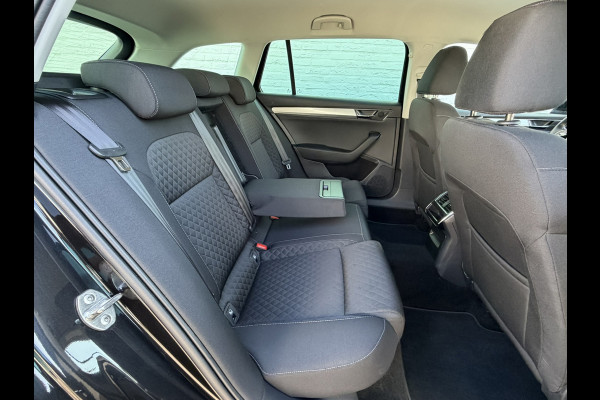 Škoda Superb Combi 1.5 TSI ACT Automaat Pdc V+A Navigatie Clima Carplay Digital dash Trekhaak Cruise