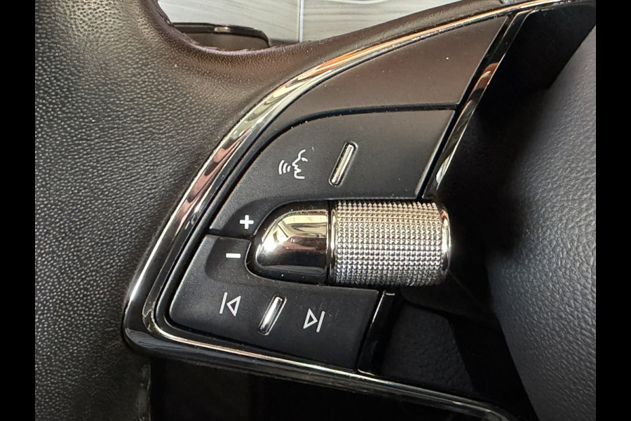 Škoda Superb Combi 1.5 TSI ACT Automaat Pdc V+A Navigatie Clima Carplay Digital dash Trekhaak Cruise