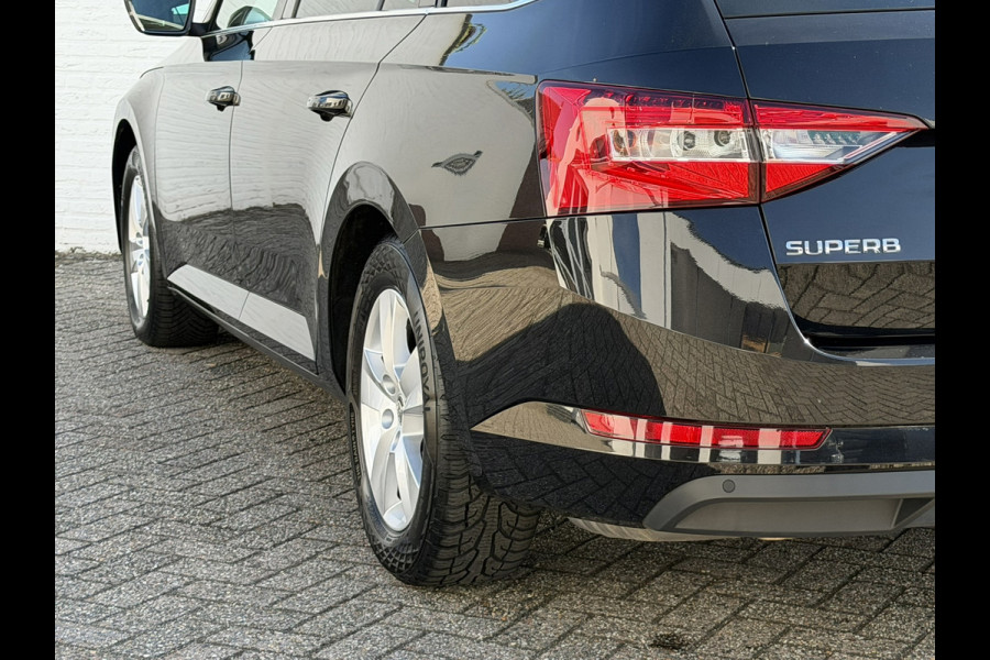 Škoda Superb Combi 1.5 TSI ACT Automaat Pdc V+A Navigatie Clima Carplay Digital dash Trekhaak Cruise