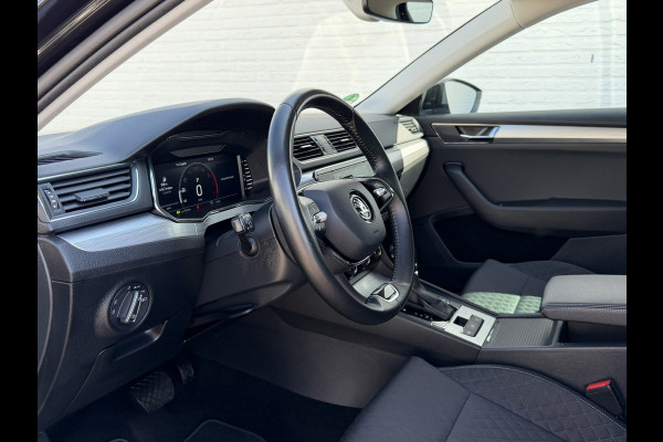 Škoda Superb Combi 1.5 TSI ACT Automaat Pdc V+A Navigatie Clima Carplay Digital dash Trekhaak Cruise