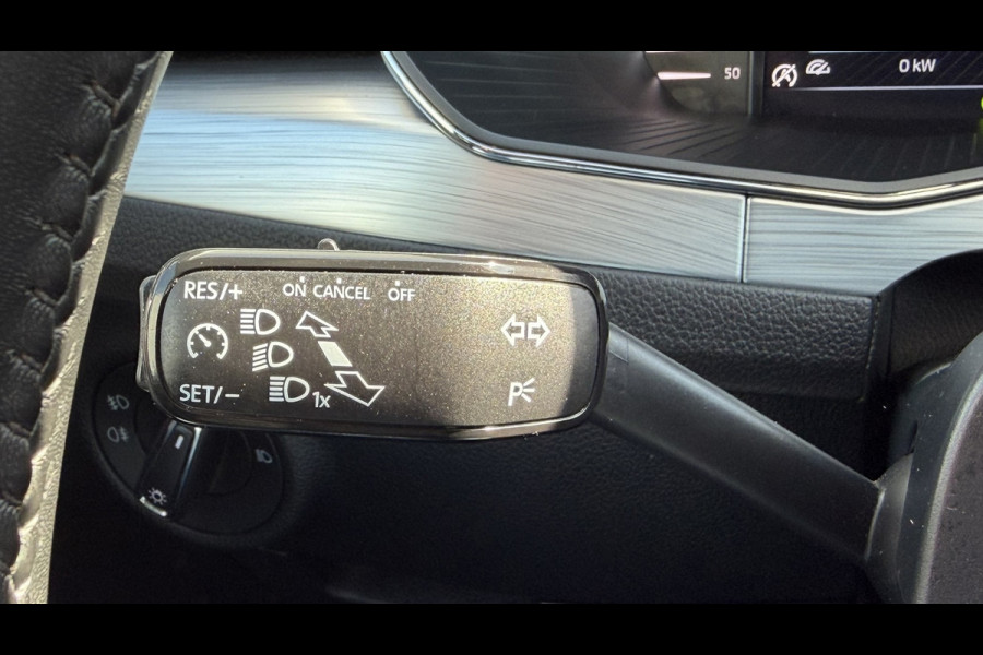 Škoda Superb Combi 1.5 TSI ACT Automaat Pdc V+A Navigatie Clima Carplay Digital dash Trekhaak Cruise