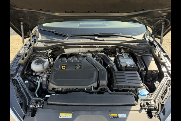 Škoda Superb Combi 1.5 TSI ACT Automaat Pdc V+A Navigatie Clima Carplay Digital dash Trekhaak Cruise