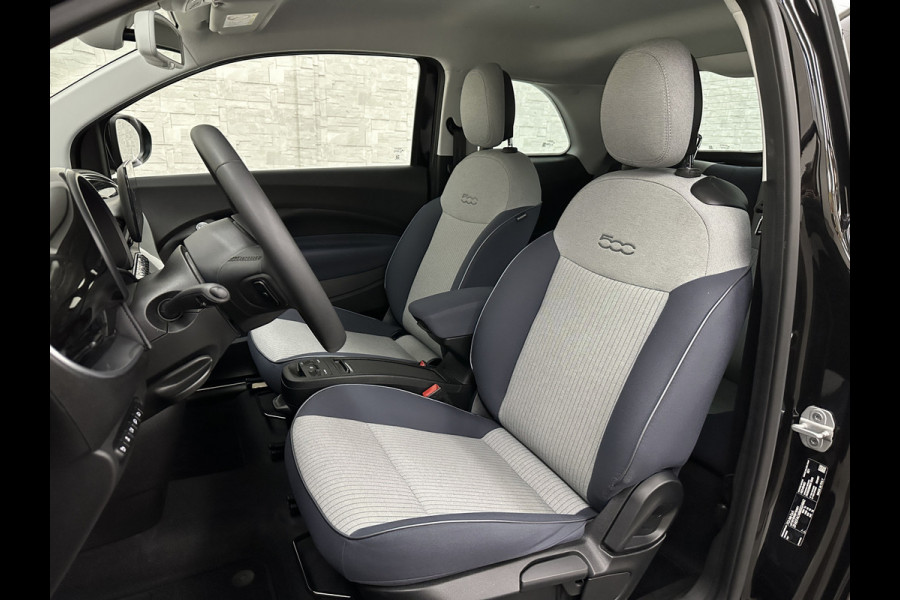 Fiat 500 e Icon 42 kWh | LED | Carplay | 93,5 SoH | Achteruitrij-Camera | Stoelverwarming | Cruise Control | DAB | PDC V+A | Dodehoek Detectie | Digitaal Display | Lane Assist | DAB Radio | Navi |