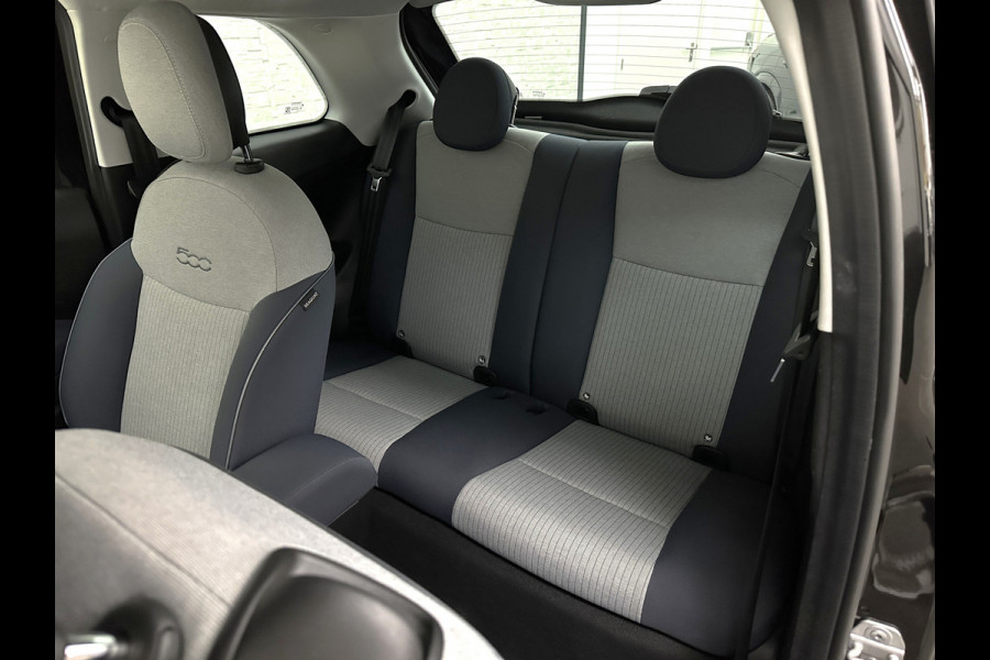 Fiat 500 e Icon 42 kWh | LED | Carplay | 93,5 SoH | Achteruitrij-Camera | Stoelverwarming | Cruise Control | DAB | PDC V+A | Dodehoek Detectie | Digitaal Display | Lane Assist | DAB Radio | Navi |