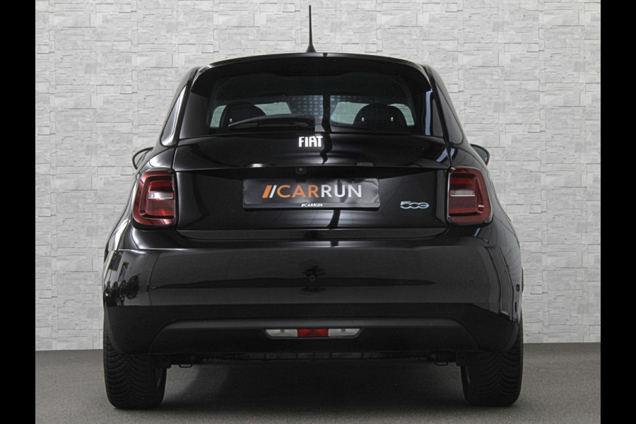Fiat 500 e Icon 42 kWh | LED | Carplay | 93,5 SoH | Achteruitrij-Camera | Stoelverwarming | Cruise Control | DAB | PDC V+A | Dodehoek Detectie | Digitaal Display | Lane Assist | DAB Radio | Navi |
