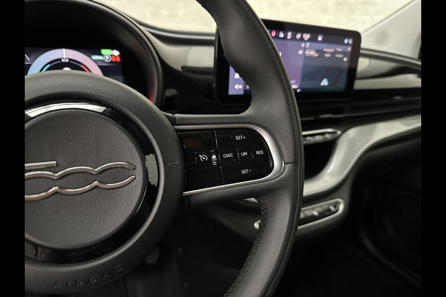 Fiat 500 e Icon 42 kWh | LED | Carplay | 93,5 SoH | Achteruitrij-Camera | Stoelverwarming | Cruise Control | DAB | PDC V+A | Dodehoek Detectie | Digitaal Display | Lane Assist | DAB Radio | Navi |