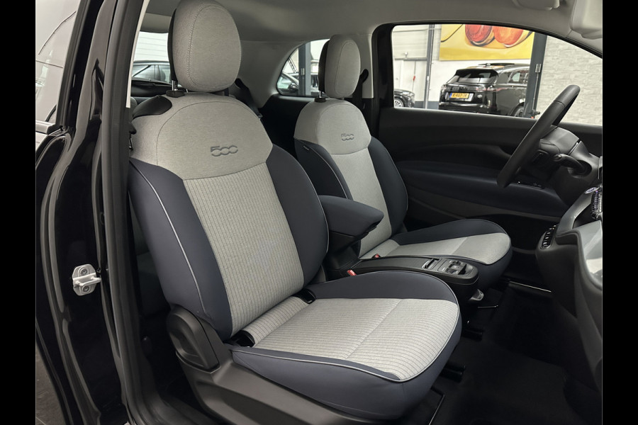 Fiat 500 e Icon 42 kWh | LED | Carplay | 93,5 SoH | Achteruitrij-Camera | Stoelverwarming | Cruise Control | DAB | PDC V+A | Dodehoek Detectie | Digitaal Display | Lane Assist | DAB Radio | Navi |