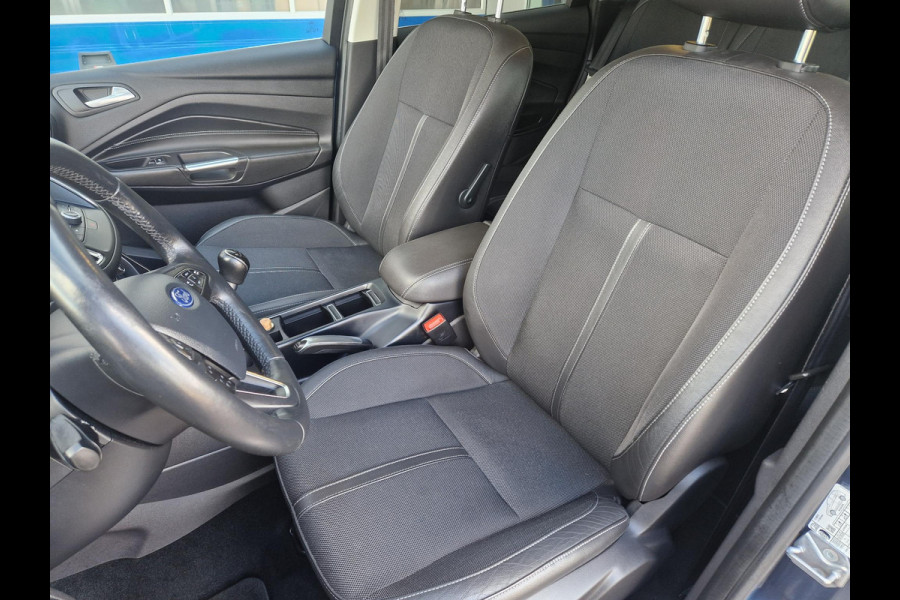 Ford C-MAX 1.0 Titanium Full Options! | Volledig dealer onderhouden | Trekhaak | Stoel stuur en voorruitverwarming | All weather banden | Parking Pack incl camera | Beide voorstoelen in hoogte verstelbaar | Bi xenon verl.