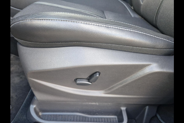 Ford C-MAX 1.0 Titanium Full Options! | Volledig dealer onderhouden | Trekhaak | Stoel stuur en voorruitverwarming | All weather banden | Parking Pack incl camera | Beide voorstoelen in hoogte verstelbaar | Bi xenon verl.