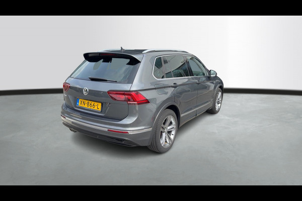 Volkswagen Tiguan 1.5 TSI 150pkAutomaat Highline Business R / Panoramadak / Camera / LED