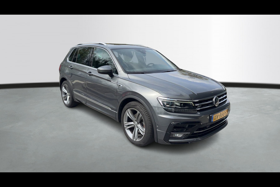 Volkswagen Tiguan 1.5 TSI 150pkAutomaat Highline Business R / Panoramadak / Camera / LED