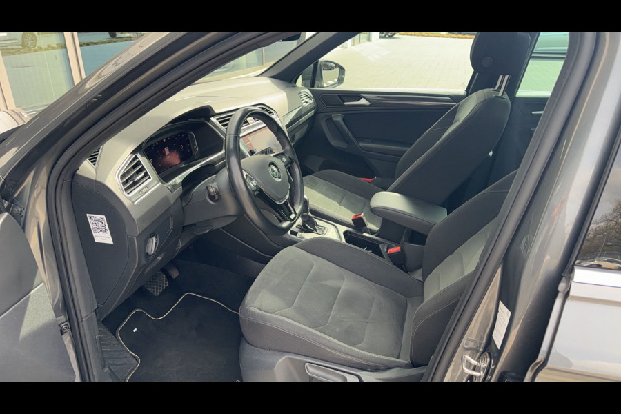 Volkswagen Tiguan 1.5 TSI 150pkAutomaat Highline Business R / Panoramadak / Camera / LED