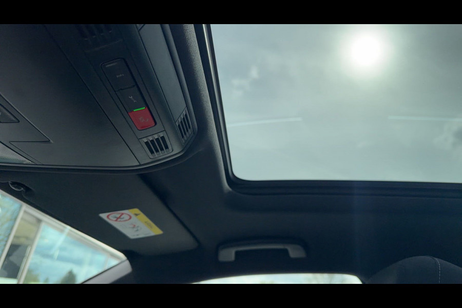 Volkswagen Tiguan 1.5 TSI 150pkAutomaat Highline Business R / Panoramadak / Camera / LED