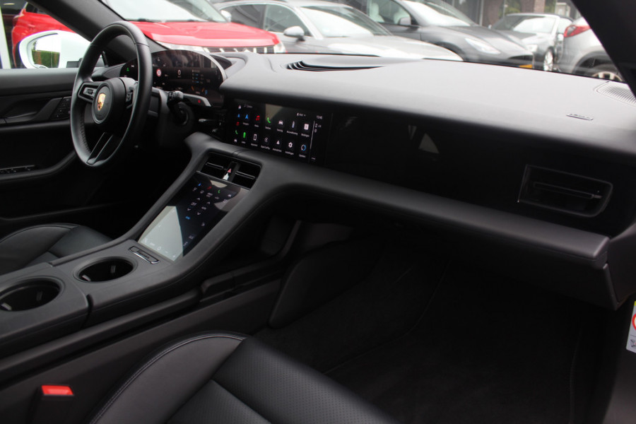 Porsche Taycan Sport Turismo 93 kWh / SoH 93,3% / Panoramadak / Camera / Bose / 20'' / Luchtvering / Leder / Warmtepomp / Dodehoek / Stoelverwarming / DAB / Cruise Control