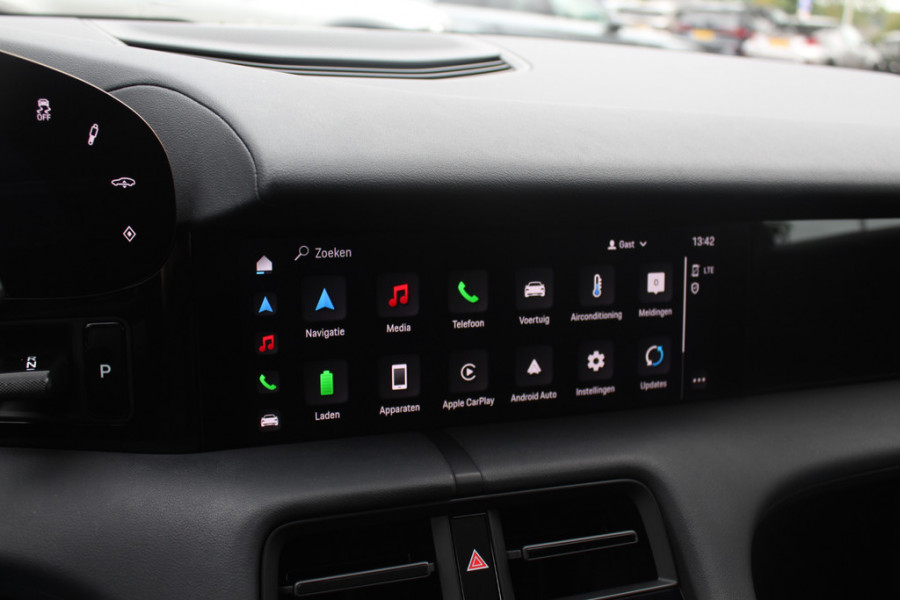 Porsche Taycan Sport Turismo 93 kWh / SoH 93,3% / Panoramadak / Camera / Bose / 20'' / Luchtvering / Leder / Warmtepomp / Dodehoek / Stoelverwarming / DAB / Cruise Control