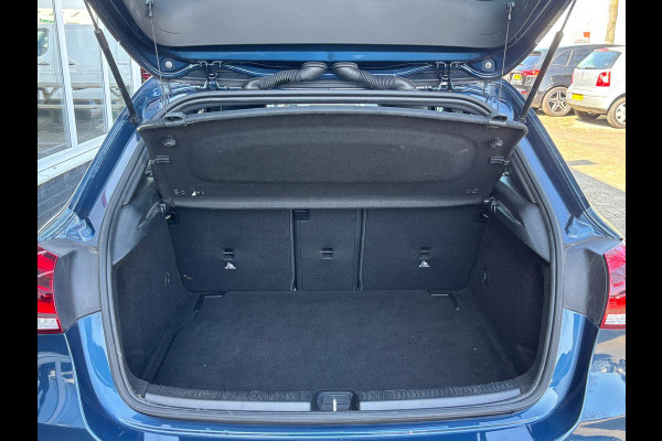 Mercedes-Benz A-Klasse 160 Business Solution Luxury | Sfeerverlichting | Mbux | Leer | Stoelverwarming