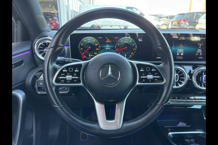 Mercedes-Benz A-Klasse 160 Business Solution Luxury | Sfeerverlichting | Mbux | Leer | Stoelverwarming