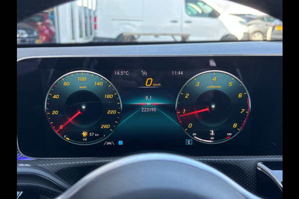 Mercedes-Benz A-Klasse 160 Business Solution Luxury | Sfeerverlichting | Mbux | Leer | Stoelverwarming