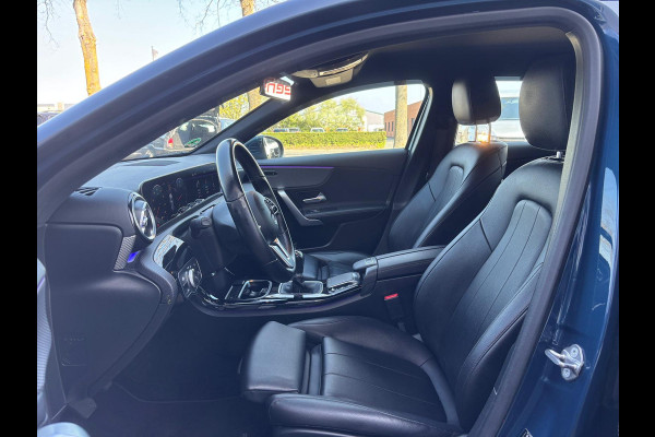 Mercedes-Benz A-Klasse 160 Business Solution Luxury | Sfeerverlichting | Mbux | Leer | Stoelverwarming