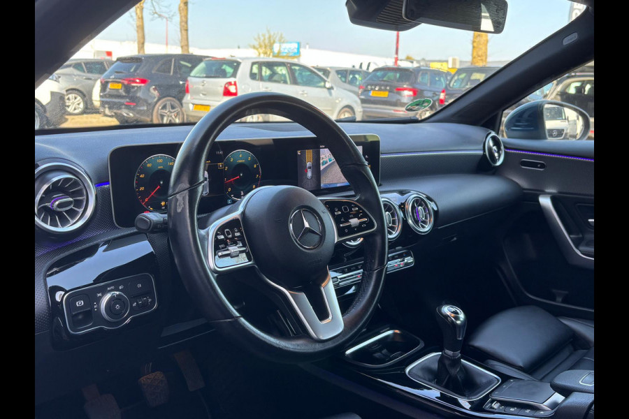 Mercedes-Benz A-Klasse 160 Business Solution Luxury | Sfeerverlichting | Mbux | Leer | Stoelverwarming