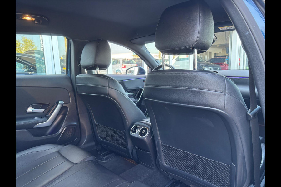 Mercedes-Benz A-Klasse 160 Business Solution Luxury | Sfeerverlichting | Mbux | Leer | Stoelverwarming