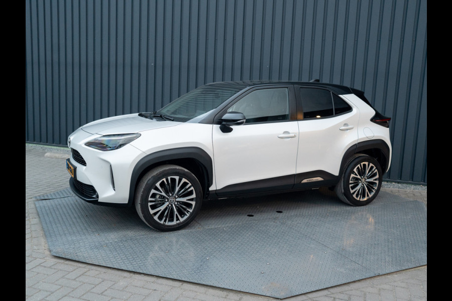 Toyota Yaris Cross 1.5 Hybrid Executive | Bi-Tone | Trekhaak | Head Up | Dodehoek Sensoren | Prijs Rijklaar!!