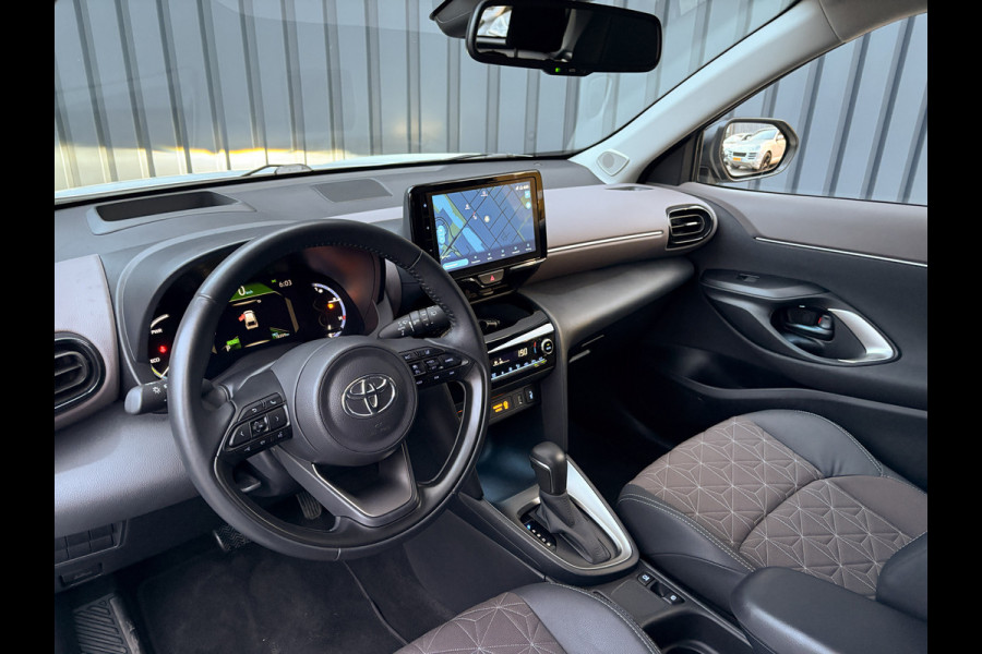 Toyota Yaris Cross 1.5 Hybrid Executive | Bi-Tone | Trekhaak | Head Up | Dodehoek Sensoren | Prijs Rijklaar!!