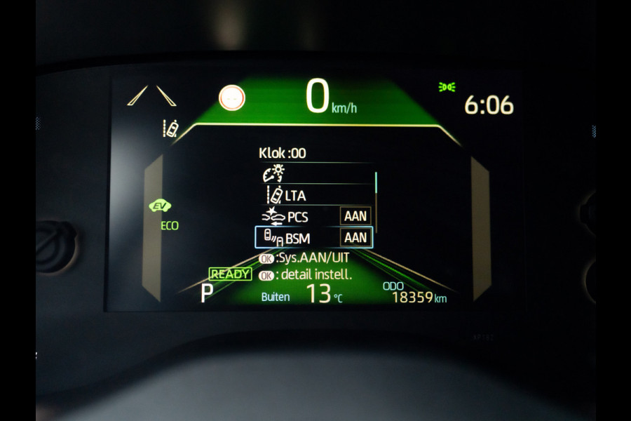 Toyota Yaris Cross 1.5 Hybrid Executive | Bi-Tone | Trekhaak | Head Up | Dodehoek Sensoren | Prijs Rijklaar!!