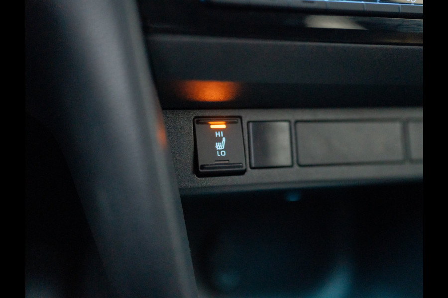 Toyota Yaris Cross 1.5 Hybrid Executive | Bi-Tone | Trekhaak | Head Up | Dodehoek Sensoren | Prijs Rijklaar!!