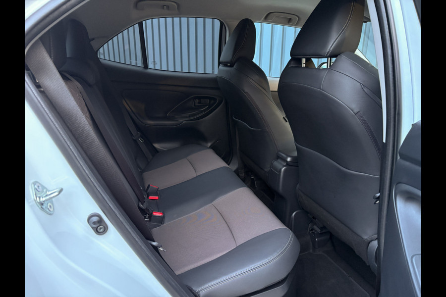 Toyota Yaris Cross 1.5 Hybrid Executive | Bi-Tone | Trekhaak | Head Up | Dodehoek Sensoren | Prijs Rijklaar!!