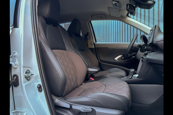 Toyota Yaris Cross 1.5 Hybrid Executive | Bi-Tone | Trekhaak | Head Up | Dodehoek Sensoren | Prijs Rijklaar!!